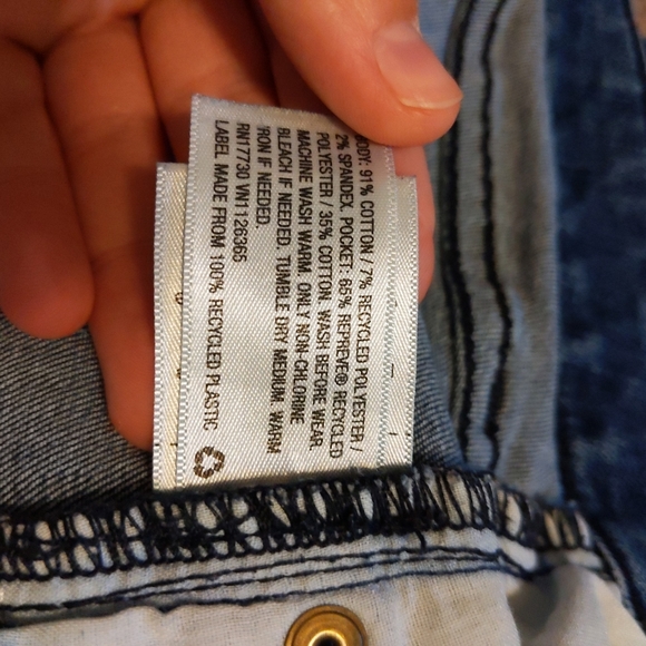 Universal Thread Distressed Midi Shorts - Picture 5 of 5